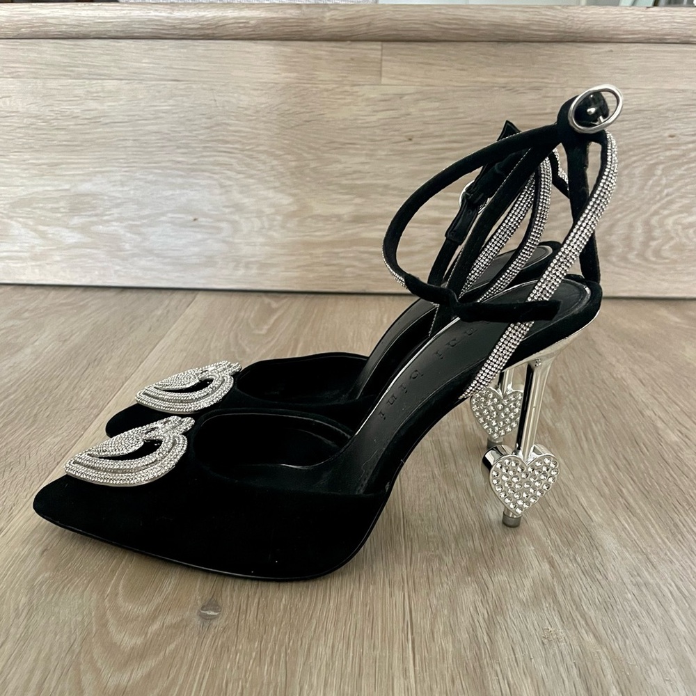 Gianni Bini Black heels with heart and rhinestones 💎